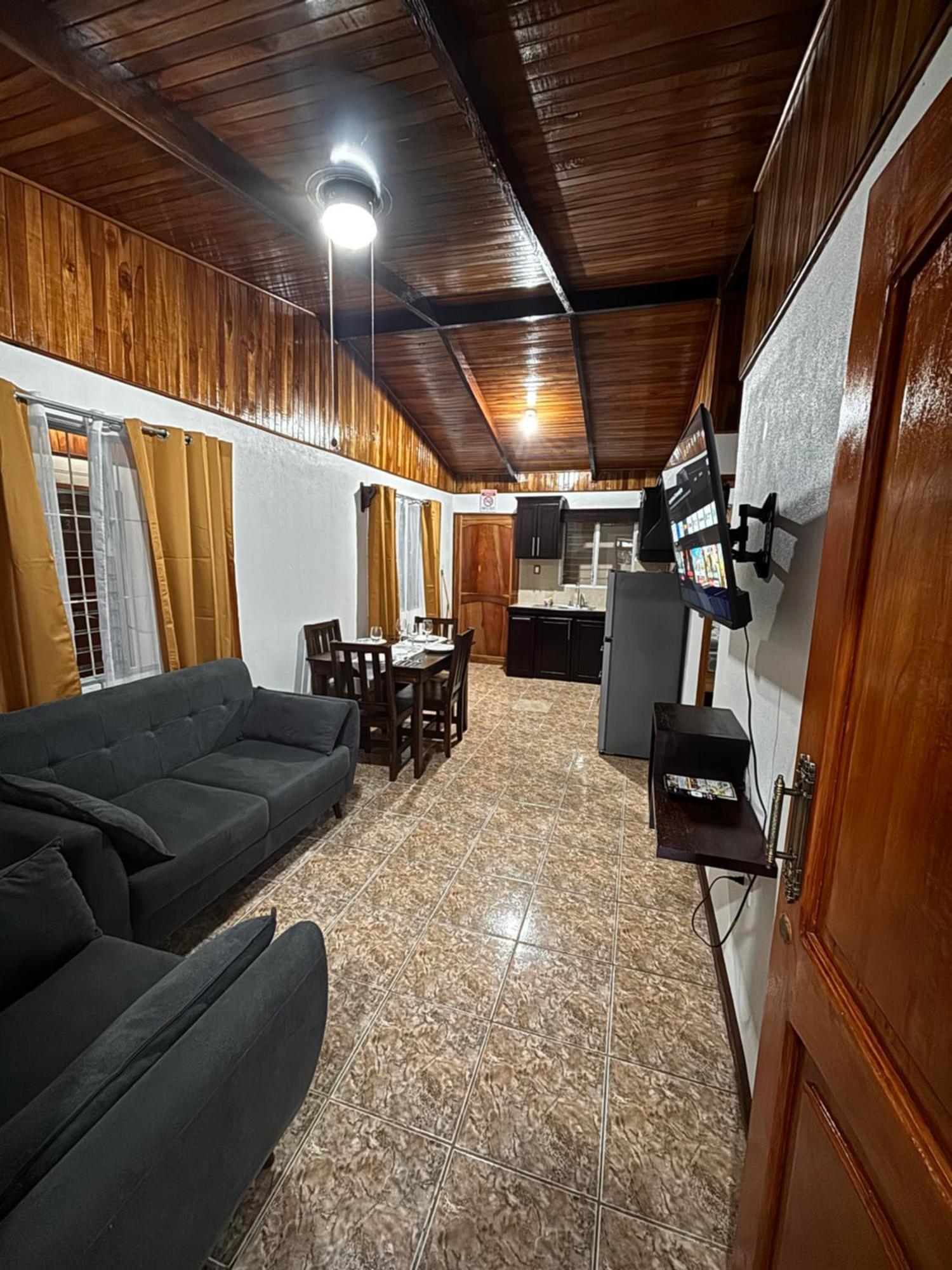 Apartamentos Maily La Fortuna Exterior photo